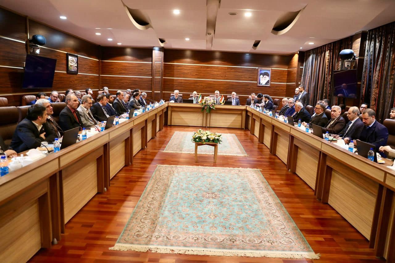 جانب من اجتماع وزير النفط العراقي بنظيره الإيراني