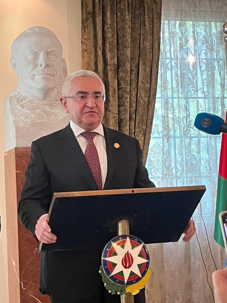 سفير أذربيجان في مصر الدكتور الخان بولوخوف