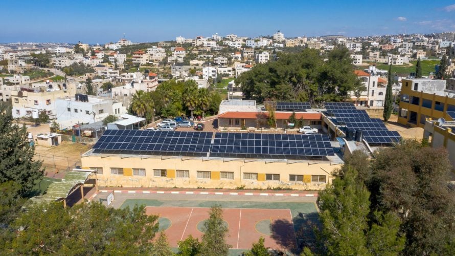 إحدي محطات الطاقة الشمسية في فلسطين - الصورة من موقع صندوق الاستثمار الفلسطيني