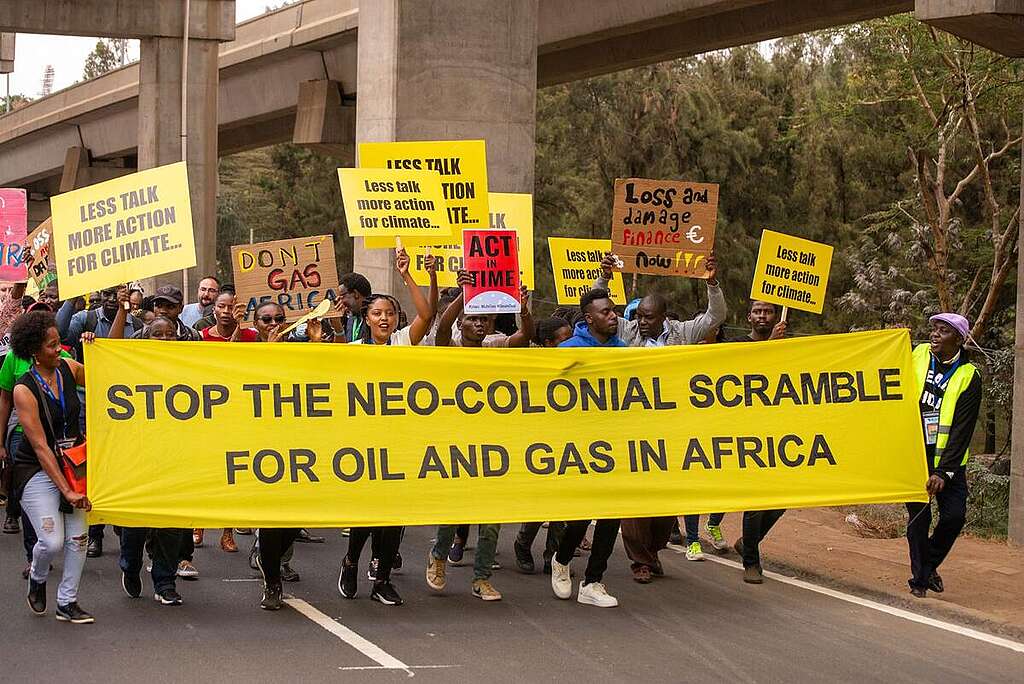 اعتراضات نشطاء المناخ الأفارقة ضد شركات النفط والغاز