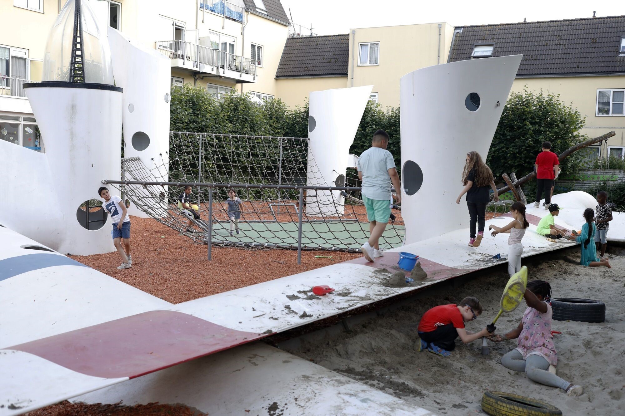 ملعب روضة أطفال مبني من شفرات توربينات الرياح الدوارة بمدينة روتردام الهولندية