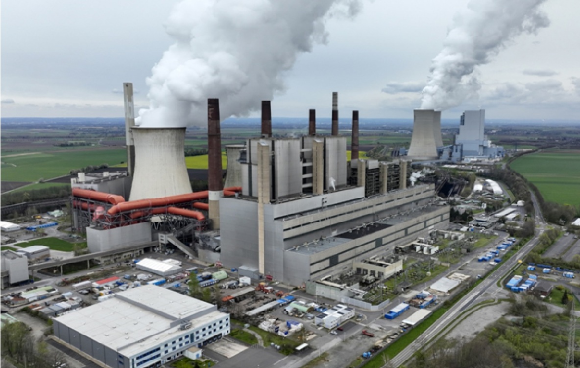 محطة لتوليد الكهرباء بالفحم في نيوراث في بلدة غريفينبرويش بألمانيا