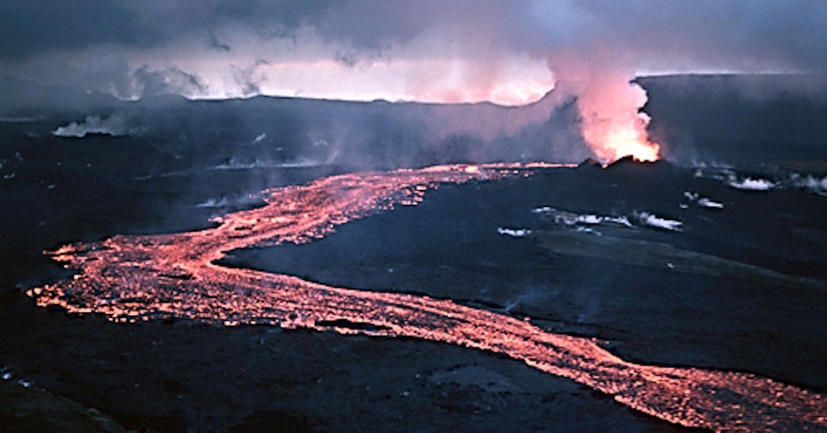 صورة من ثوران بركان كرافلا في إيسنلدا عام 1984