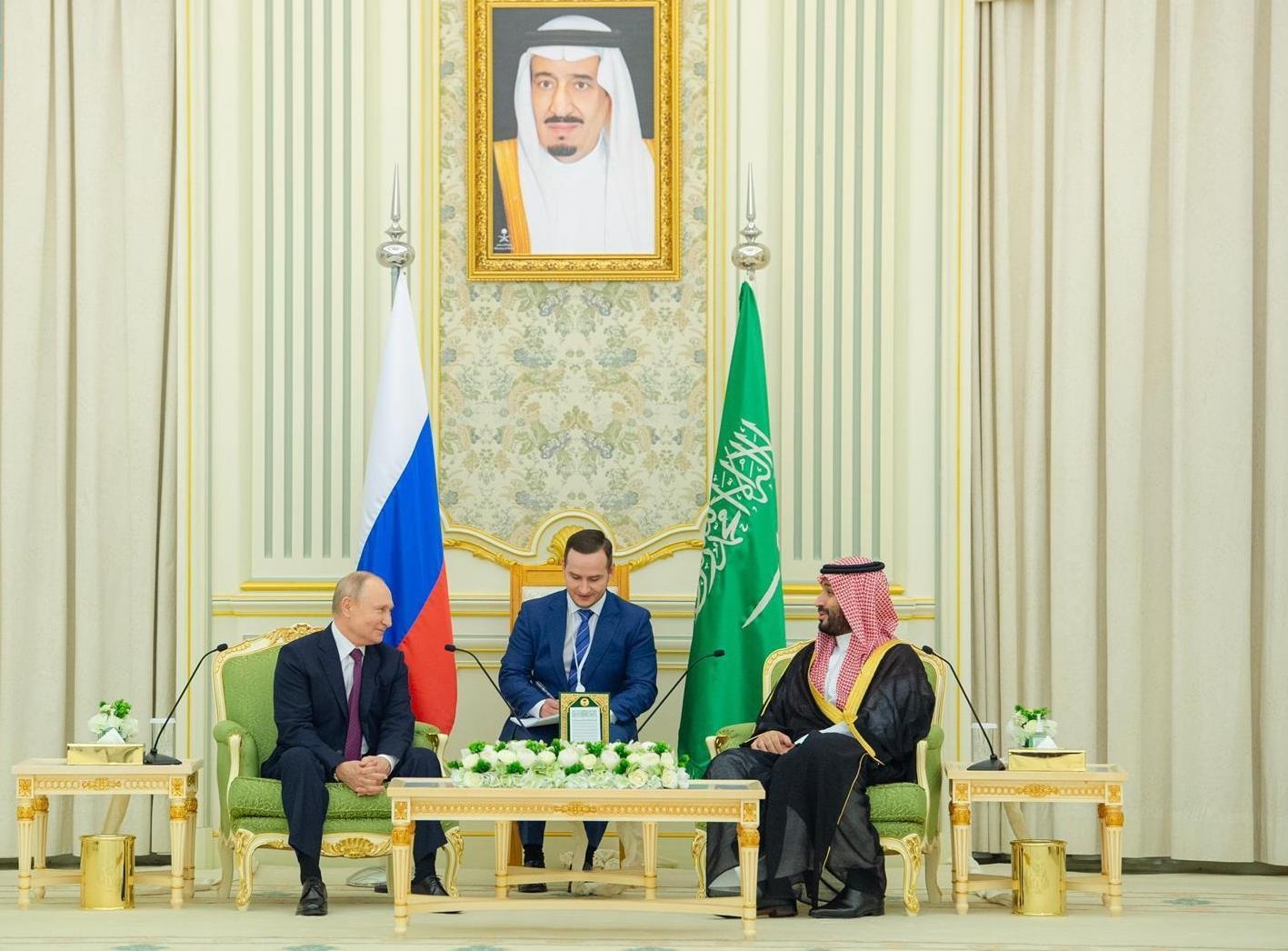 جانب من المباحثات بين السعودية وروسيا