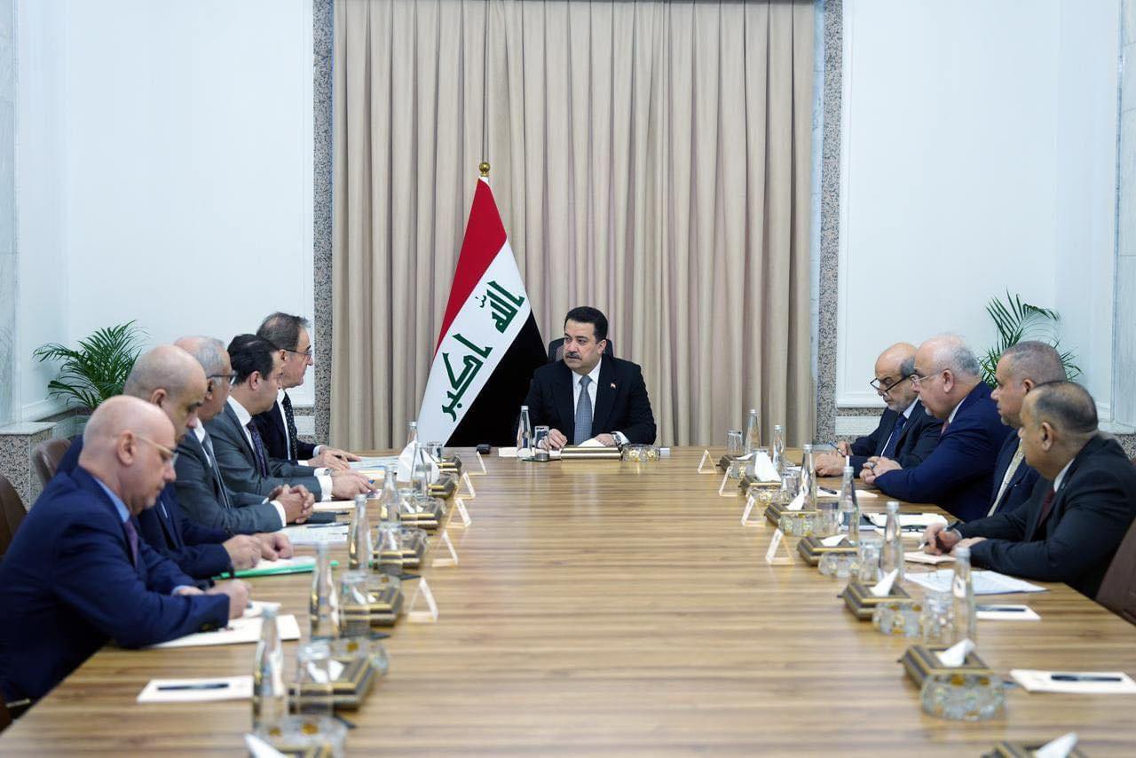 جانب من اجتماع مجلس الوزراء لاستعراض مشروع منصة الغاز المسال في العراق