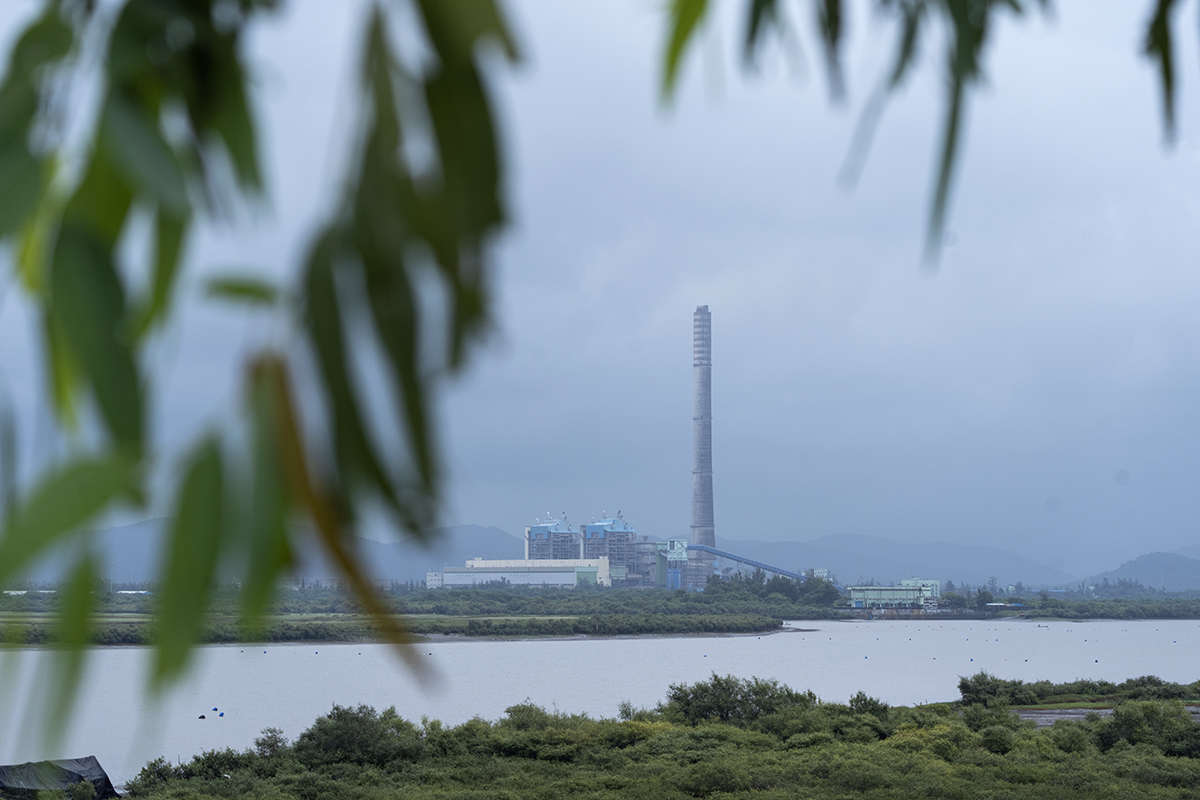 محطة توليد الكهرباء بالفحم في الهند، وتحديدًا بولاية ماهاراشترا الساحلية
