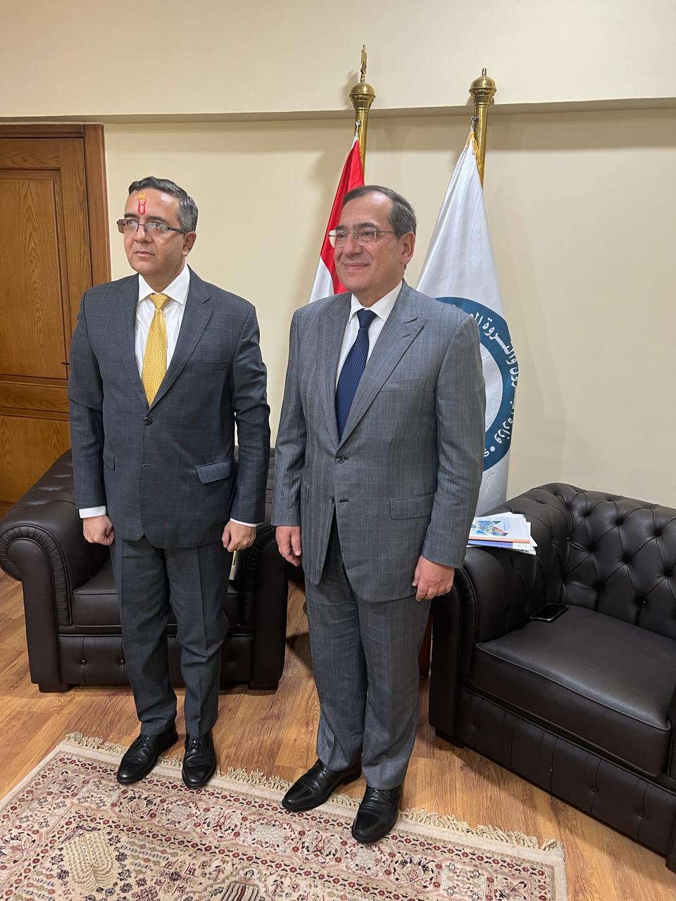 جانب من لقاء وزير البترول المصري مع السفير الهندي