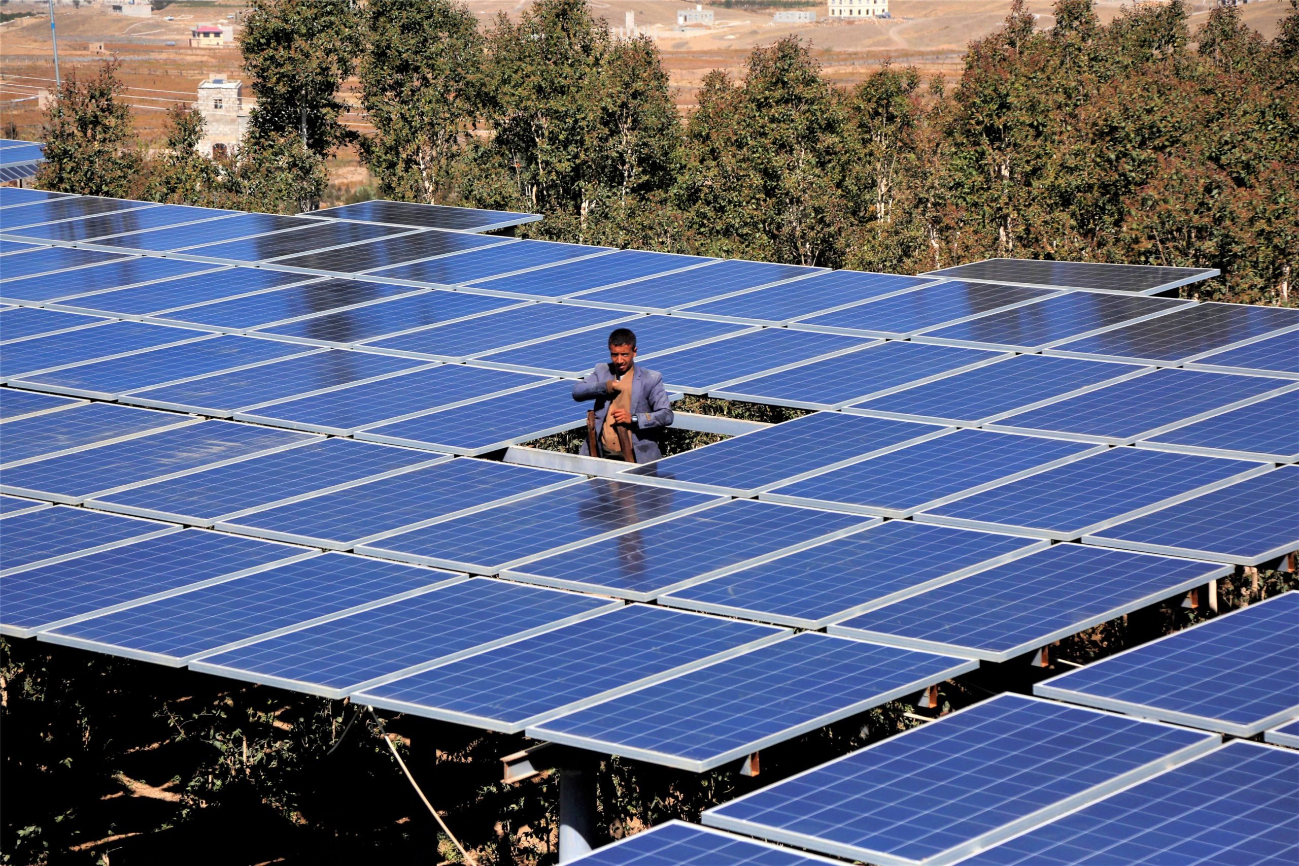 أحدى محطات الطاقة الشمسية في اليمن