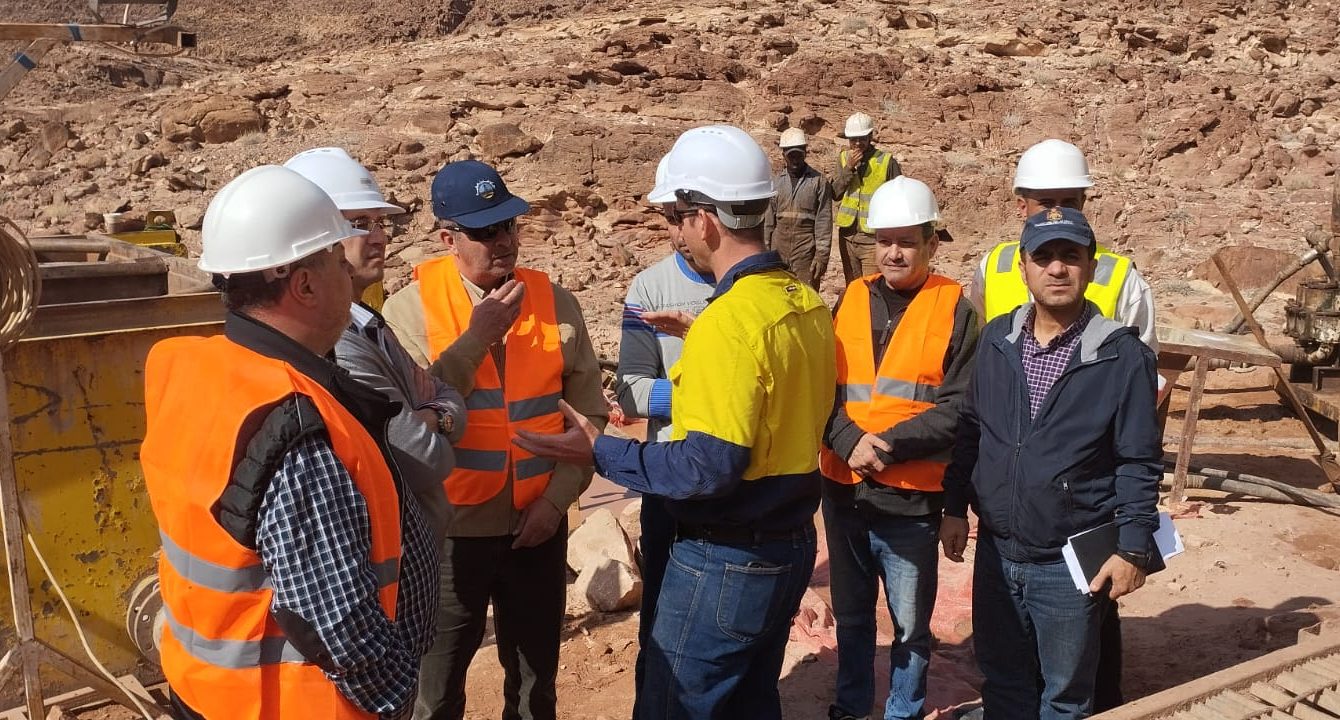 جانب من زيارة الوزير صالح الخرابشة لموقع المشروع - الصورة من وزارة الطاقة والثروة المعدنية