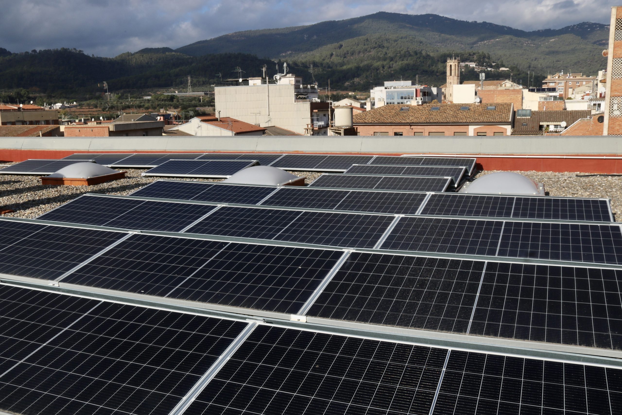 ألواح شمسية على الأسطح في إسبانيا