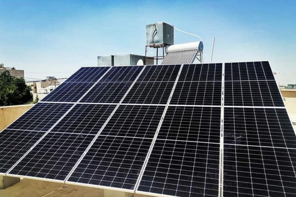 أحد نماذج سخانات الطاقة الشمسية في الأردن