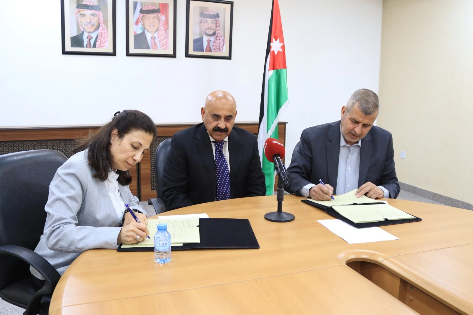 جانب من توقيع اتفاقية التنقيب عن النحاس في الأردن