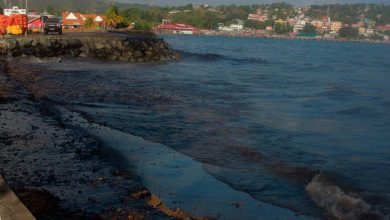 Photo of تسرب نفطي إثر انقلاب سفينة غامضة في ترينيداد وتوباغو.. وتحذير من كارثة بيئية