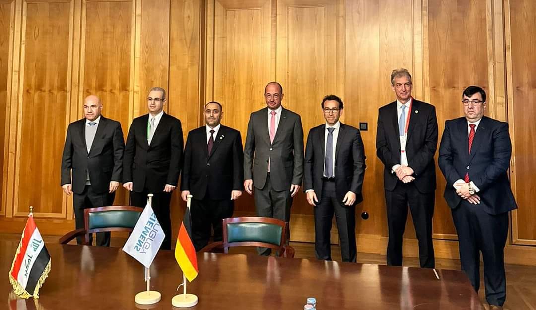 جانب من توقيع الاتفاق بين وزارة الكهرباء العراقية وشركة سيمنس الألمانية (20 مارس 2024)