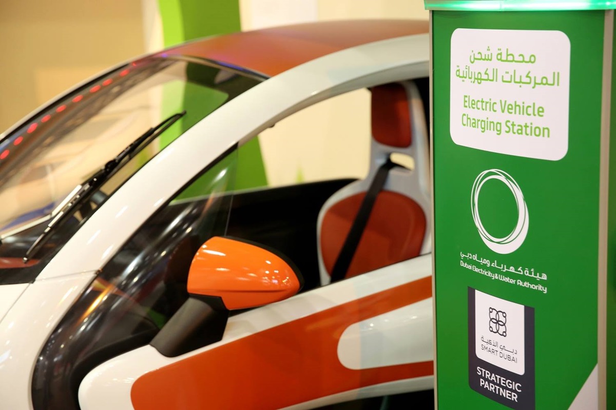 شاحن للسيارات الكهربائية في إمارة دبي