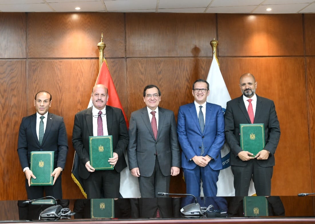 جانب من توقيع اتفاقيتي تطوير واستكشاف الحقول المتقادمة في مصر 