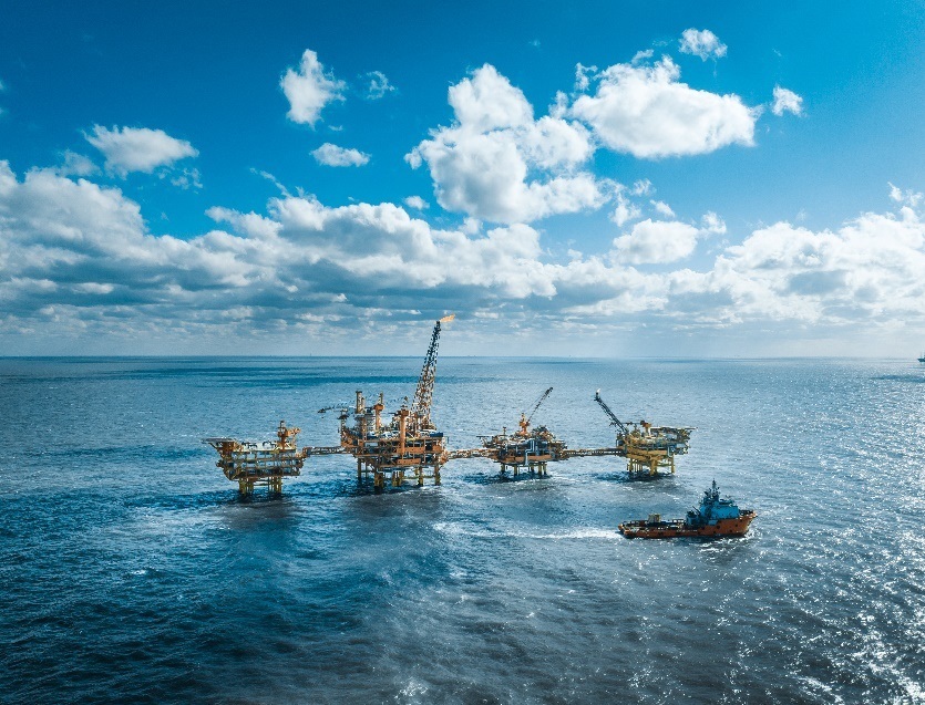 منصات التنقيب عن النفط في البحر 