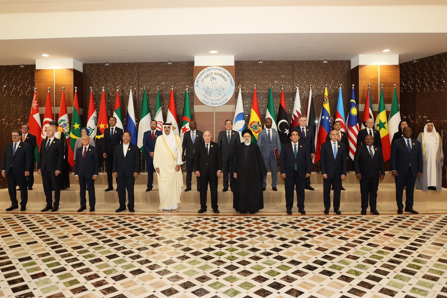 صورة جماعية للقادة المشاركين في قمة منتدى الدول المصدرة للغاز في الجزائر