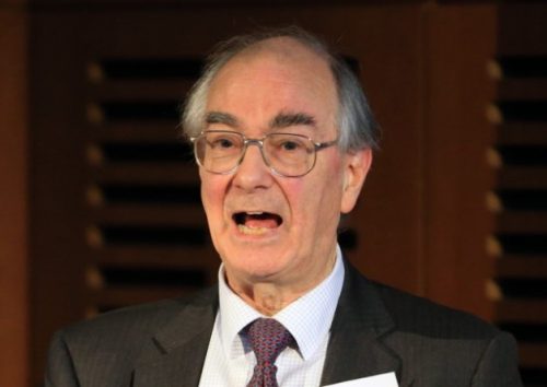 أستاذ الاقتصاد السابق في جامعة إدنبرة، البروفيسور غوردون هيوز 