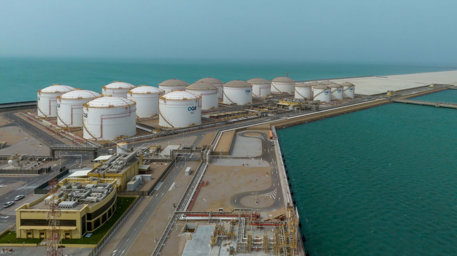 أحد مواقع تخزين النفط في سلطنة عمان