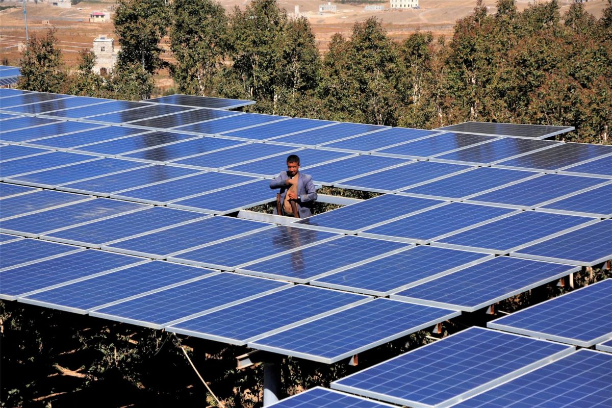 إحدى محطات الطاقة الشمسية في اليمن