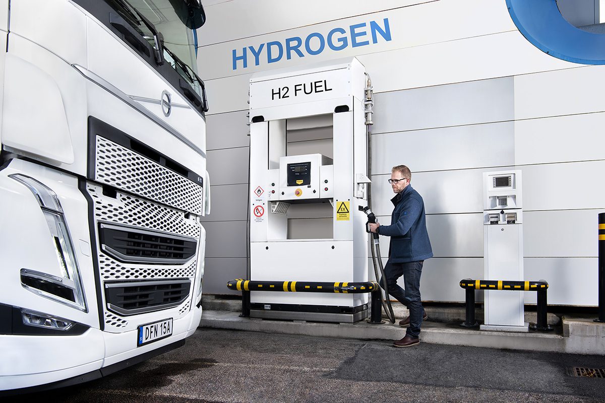 محطة وقود تزود الشاحنات الثقيلة بالهيدروجين في أوروبا