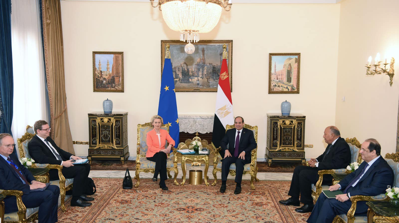 جانب من لقاء السيسي مع ضيوف القمة المصرية الأوروبية 