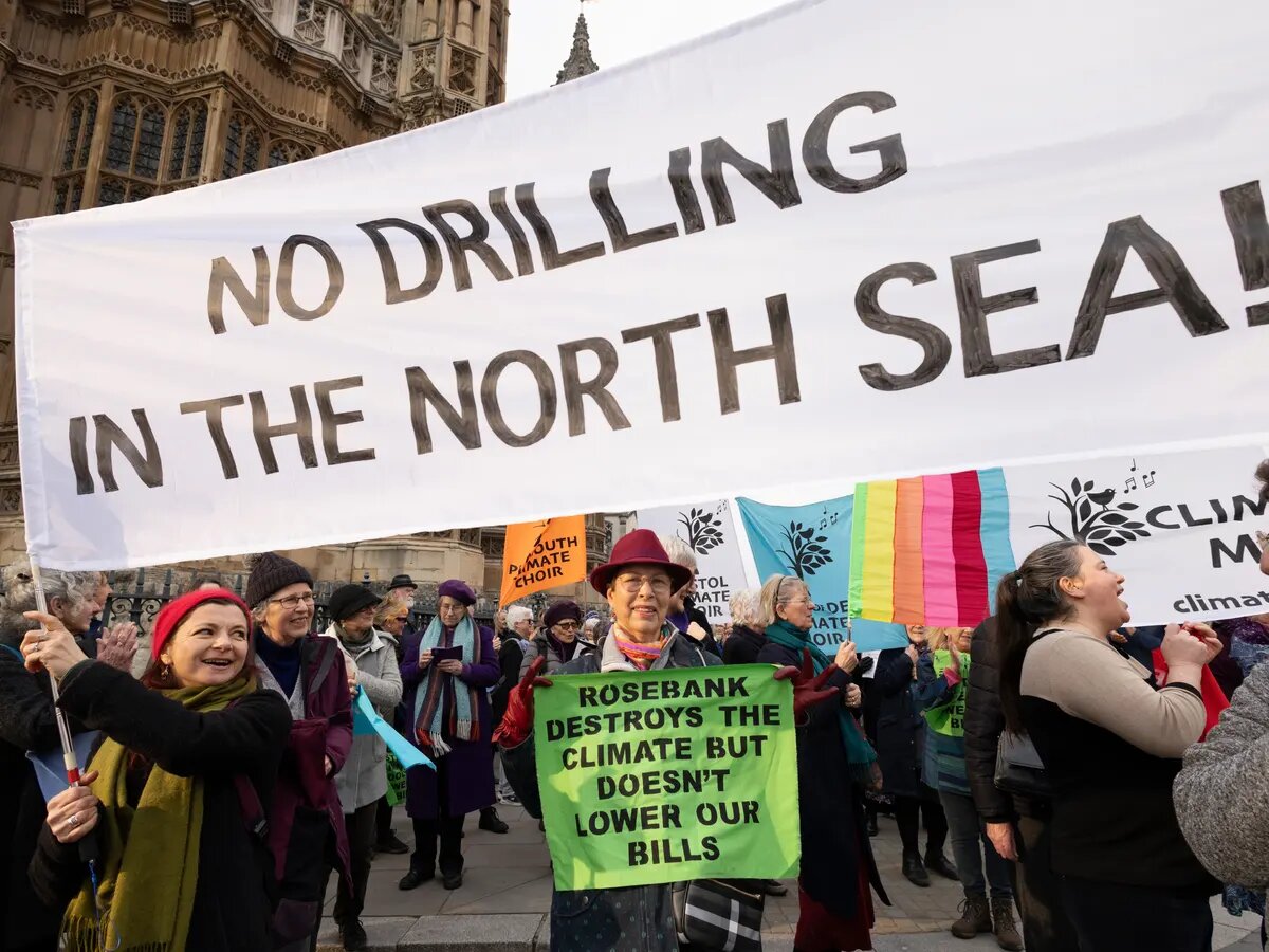  احتجاجات في لندن للمطاقة بوقف أنشطة استكشاف النفط في بحر الشمال