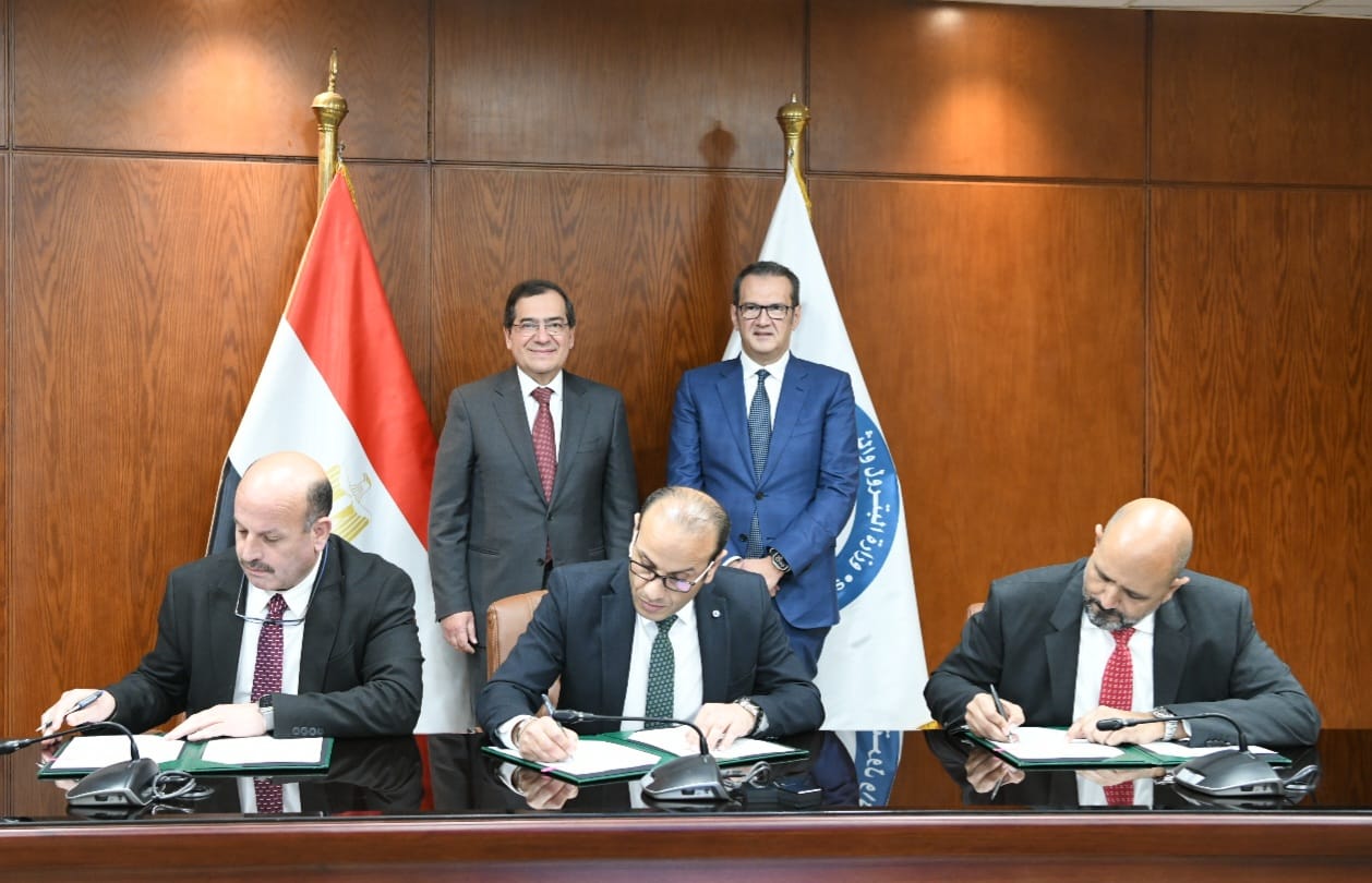 جانب من توقيع اتفاقيتي تطوير واستكشاف الحقول المتقادمة في مصر