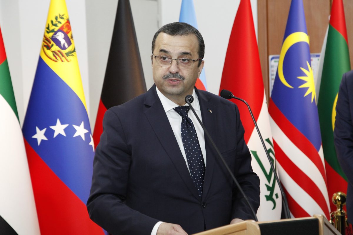 وزير الطاقة الجزائري محمد عرقاب خلال افتتاح المعهد
