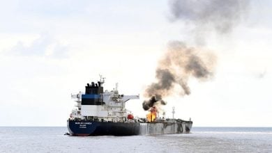Photo of تحويل السفن بعيدًا عن قناة السويس يرفع انبعاثات النقل البحري