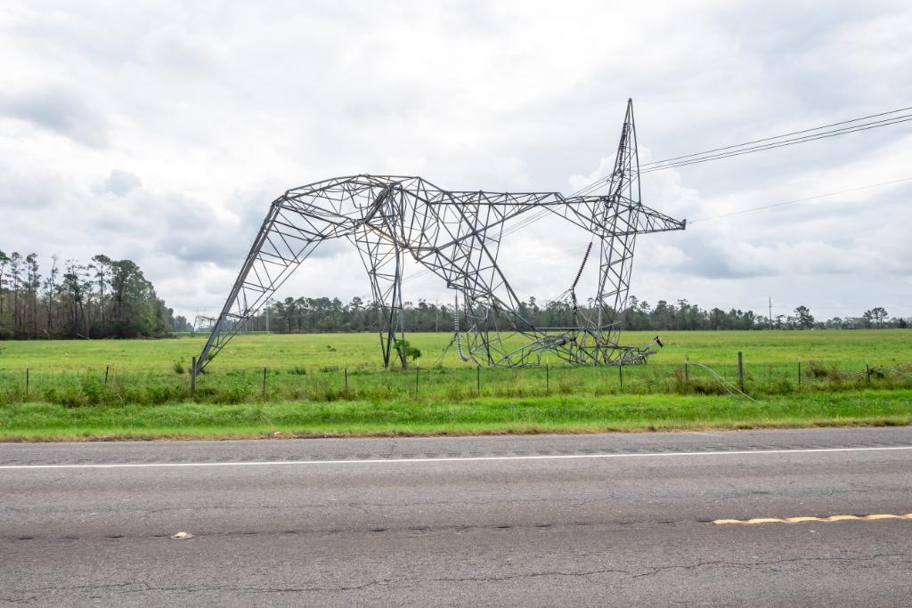 برج كهرباء متضرر في لويزيانا بسبب الطقس