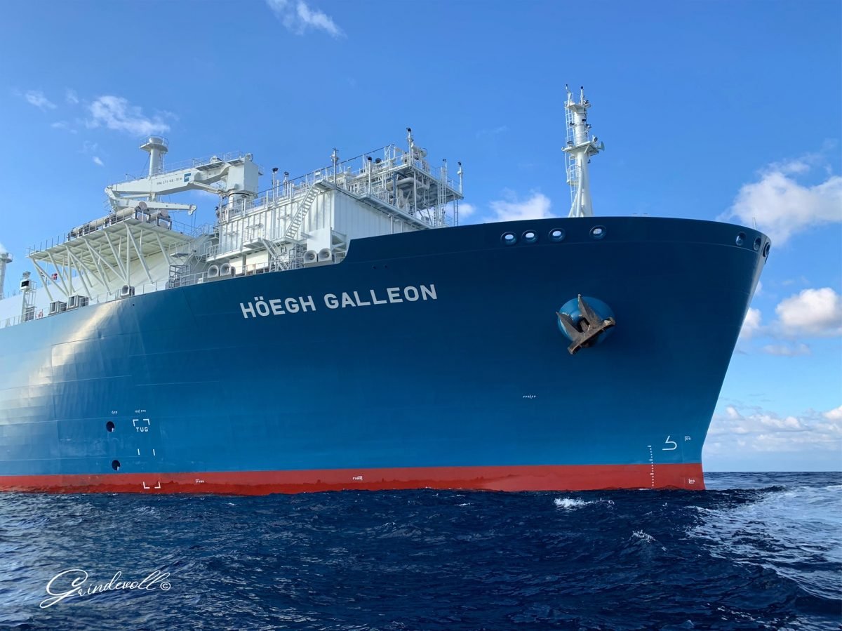 سفينة إعادة تغويز عائمة تابعة لشركة هوج غاليون الأسترالية