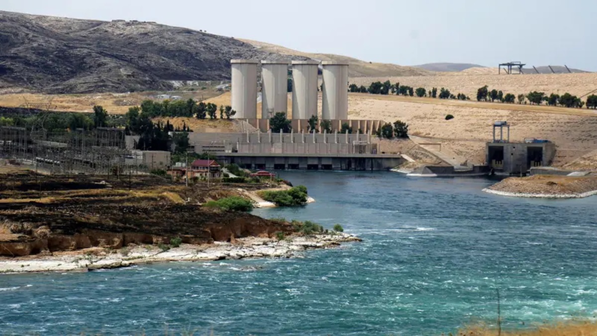 سد الموصل القائم على مجرى نهر دجلة
