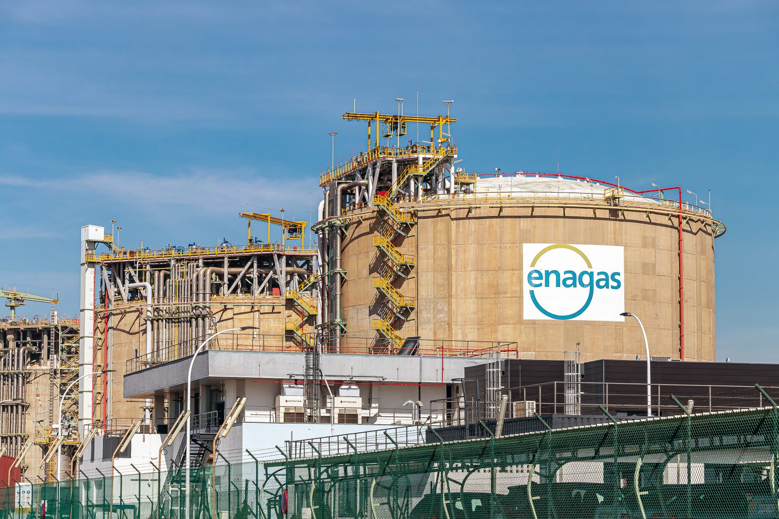 إحدى محطات الغاز المسال التابعة لشركة إيناغاز الإسبانية 