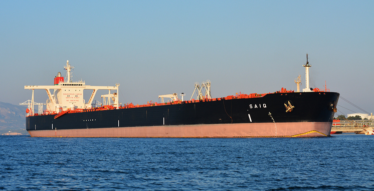 أول عملية نقل نفط خام من ميناء الفحل إلى مصفاة الدقم في سلطنة عمان