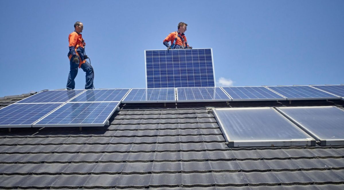 جانب من تركيبات الطاقة الشمسية السكنية في أميركا
