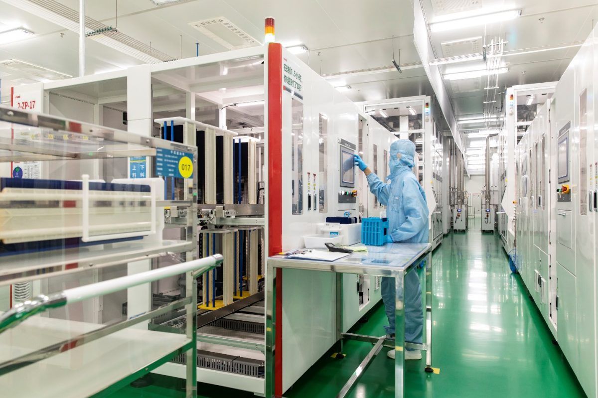 مصنع الخلايا الكهروضوئية التابع لشركة لونجي غرين إنرجي تكنولوجي بمقاطعة شنشي في الصين