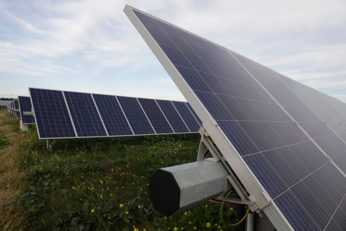 مزرعة للطاقة الشمسية بمدينة دوبو في أستراليا 