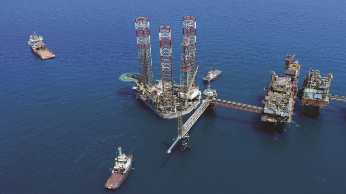 منصة استخراج الغاز الطبيعي بمشروع نبتون ديب في البحر الأسو