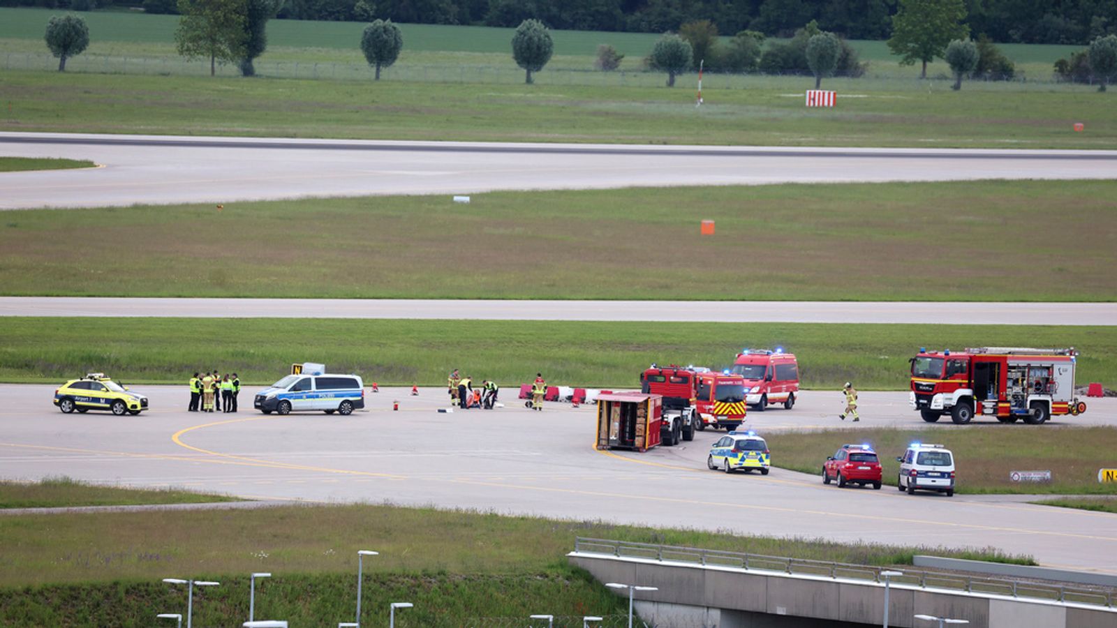 قوات الشرطة داخل مطار ميونخ اليوم-
