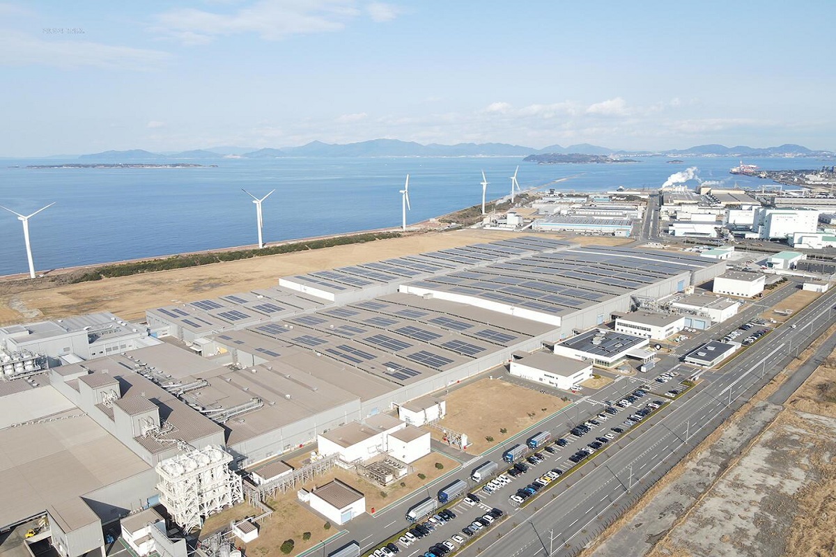 تشغيل محطتا بريجستون للطاقة الشمسية في اليابان