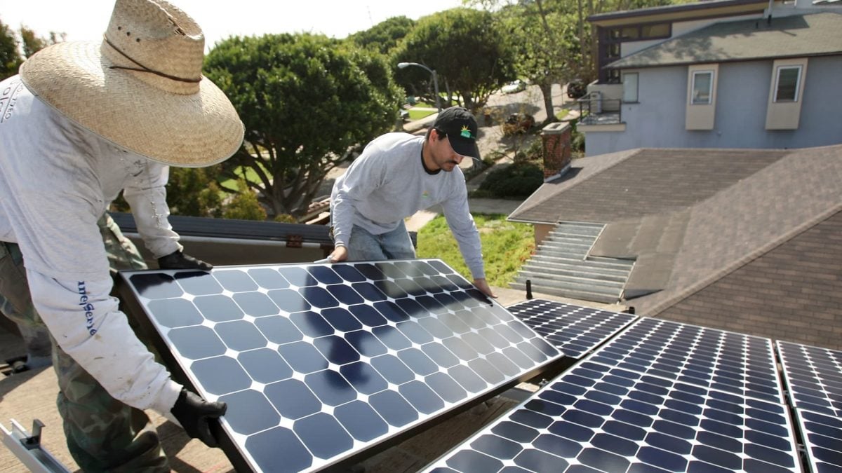 تركيبات الطاقة الشمسية المنزلية في أميركا