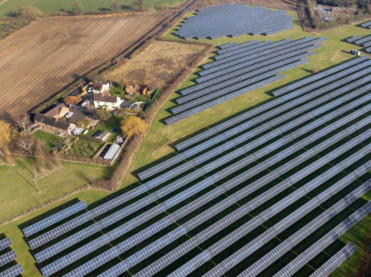 مزرعة شمسية في إنجلترا