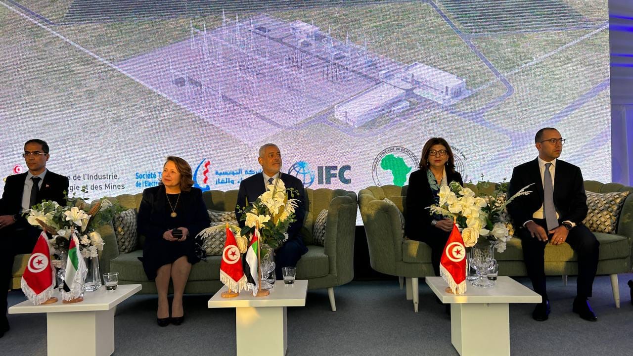 من مراسم وضع حجر أساس محطة طاقة شمسية في تونس