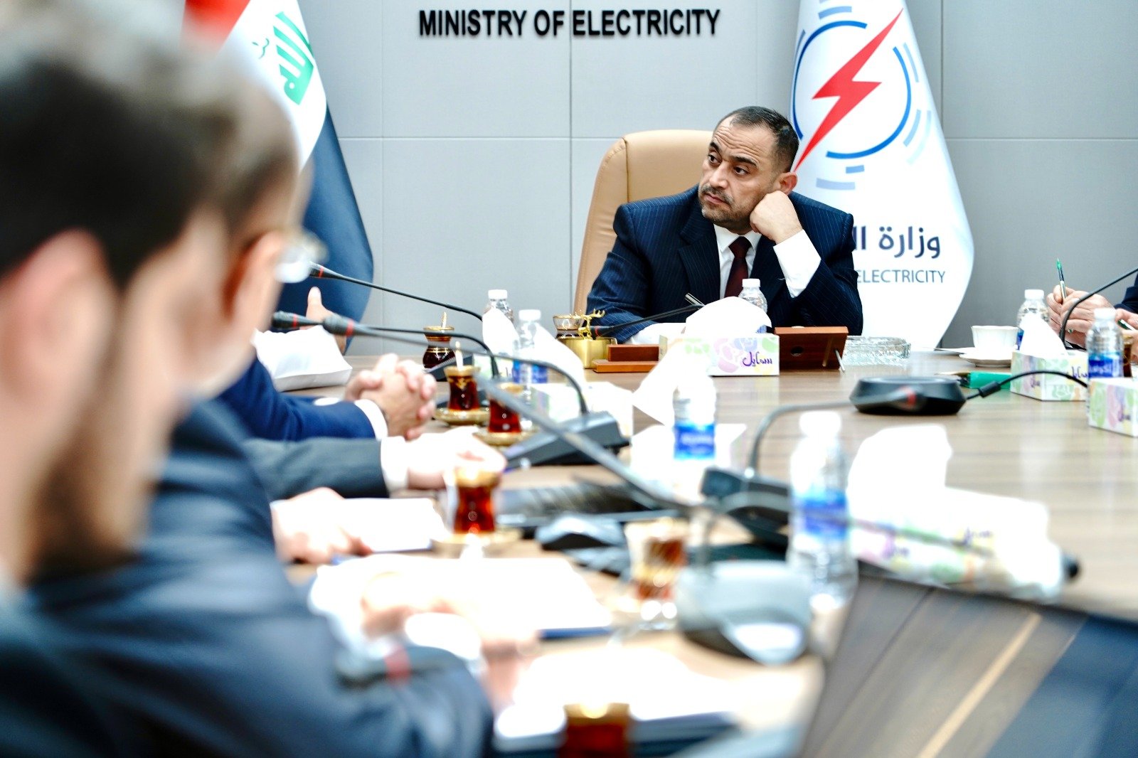 جانب من مفاوضات وزير الكهرباء العراقي مع الشركة القطرية 