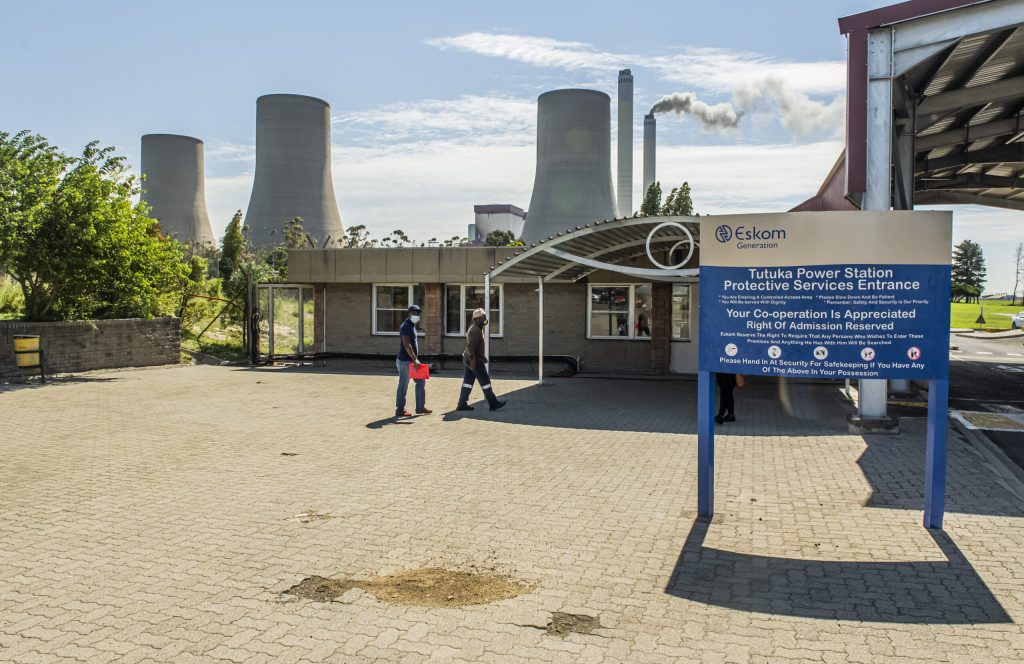 محطة كهرباء تابعة لشركة إسكوم في جنوب أفريقيا