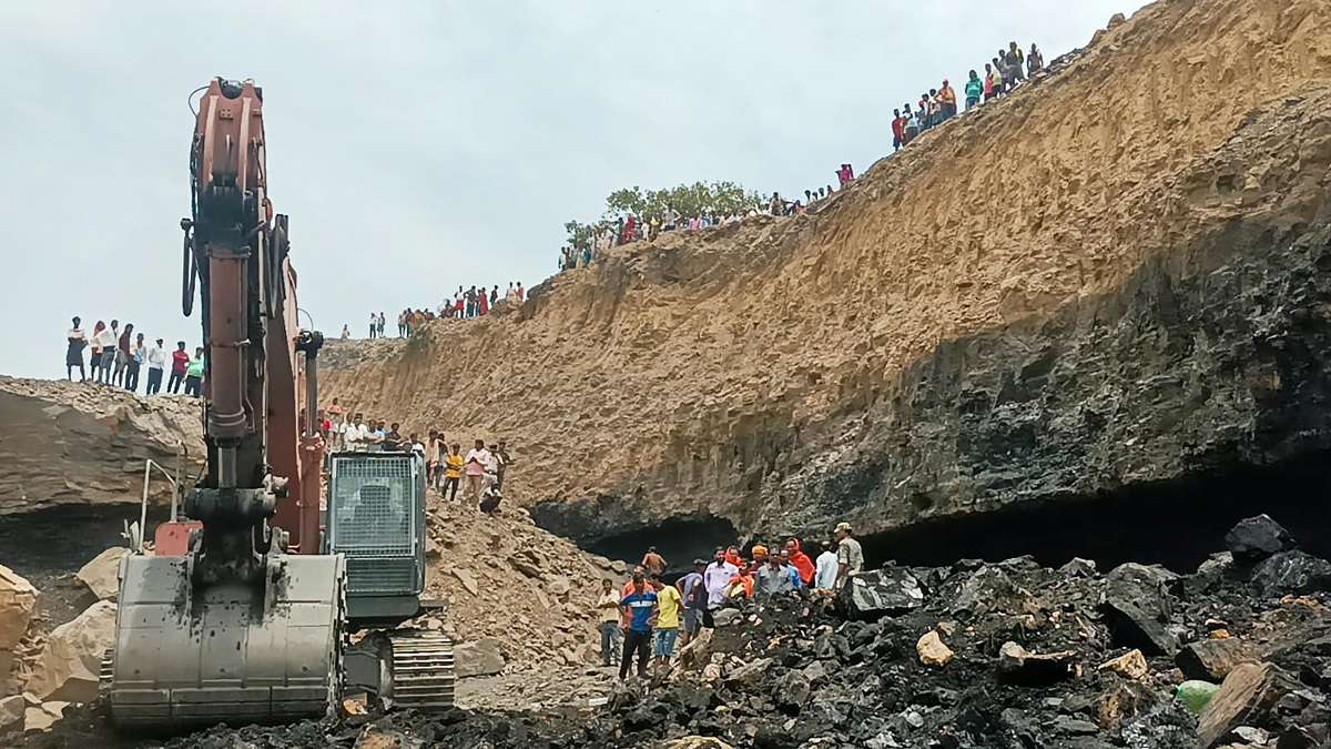 انهيار جزء من منجم فحم في الهند 