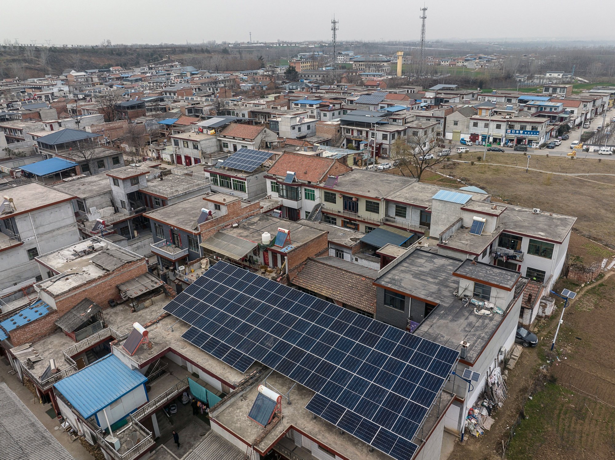 ألواح شمسية على الأسطح في الصين