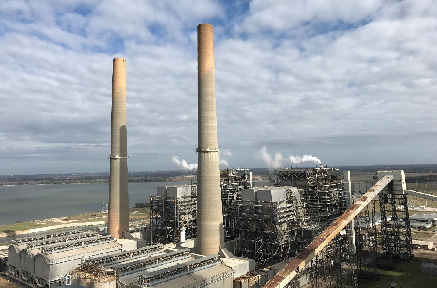 معدات احتجاز ثاني أكسيد الكربون في محطة كهرباء تعمل بالفحم بولاية تكساس